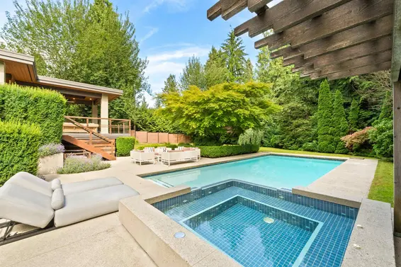 510 Eastcot Road, West Vancouver For Sale - image 2