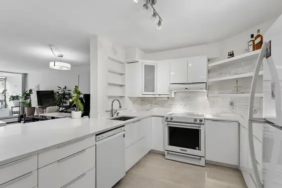 905 2024 Fullerton Avenue, North Vancouver For Sale - image 2