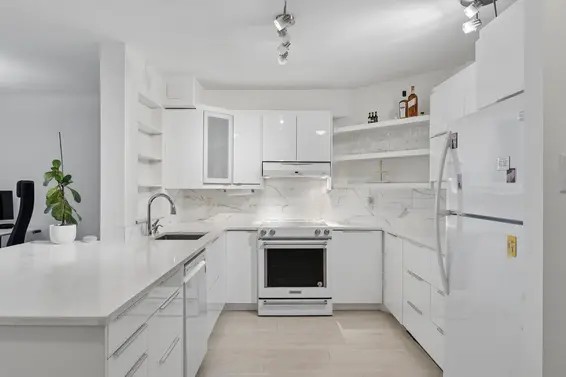 905 2024 Fullerton Avenue, North Vancouver For Sale - image 3