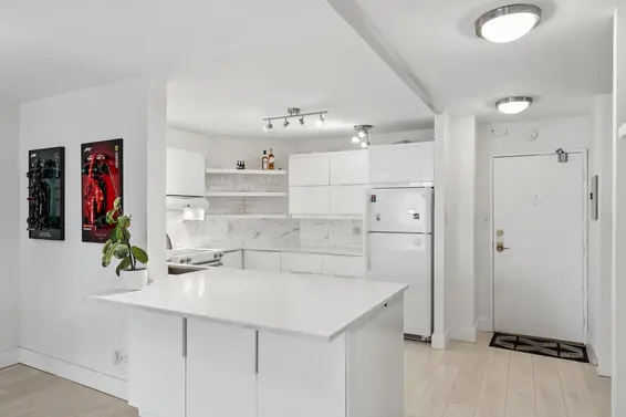 905 2024 Fullerton Avenue, North Vancouver For Sale - image 4