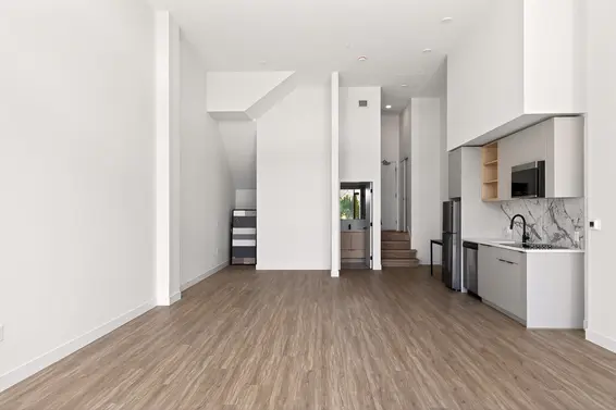 101/202 422 East 3rd Street, North Vancouver For Sale - image 3