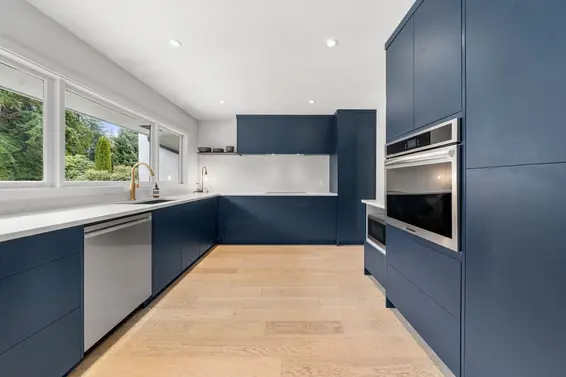 675 Burley Drive, West Vancouver For Sale - image 2