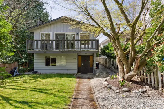 1949 Mahon Avenue, North Vancouver For Sale - image 2