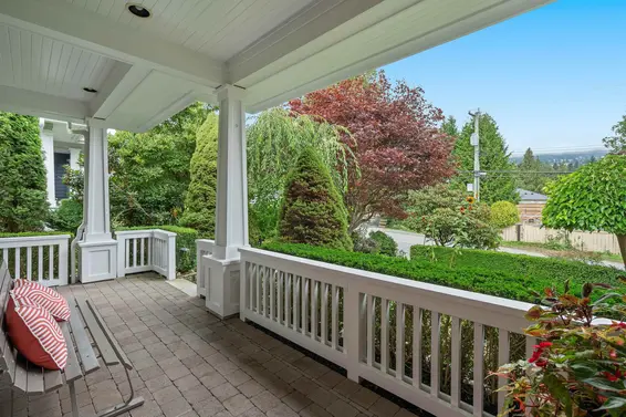 938 Kings Avenue, West Vancouver For Sale - image 2