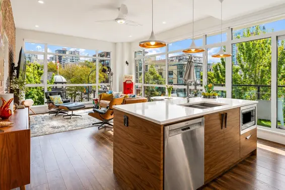 310 105 West 2nd Street, North Vancouver