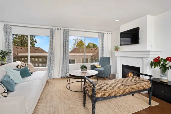 7 232 East 6th Street, North Vancouver For Sale - image 4