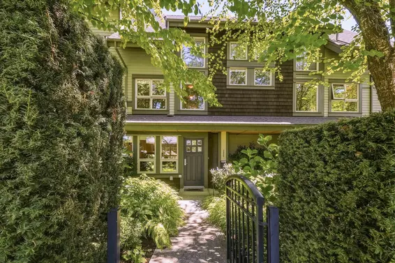 2990 Chesterfield Avenue, North Vancouver For Sale - image 2