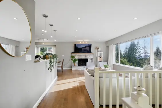 4938 Redonda Drive, North Vancouver For Sale - image 4