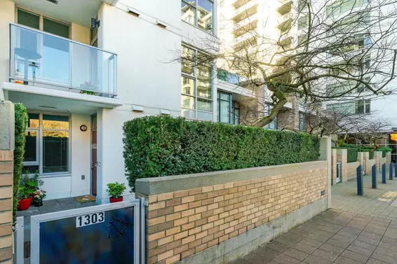 1303 Civic Place Mews, North Vancouver