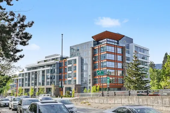 414 423 6th Street, West Vancouver For Sale - image 2