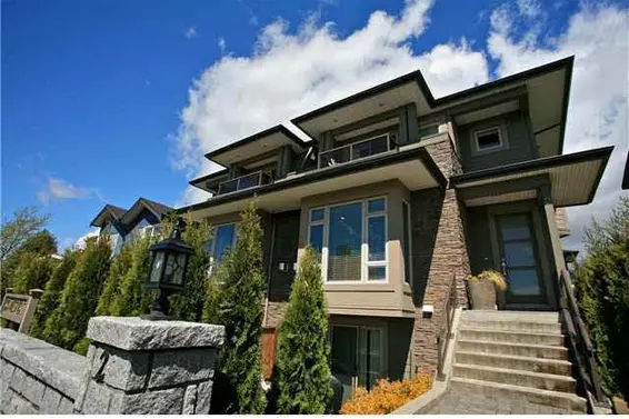 2 334 West 13th Street, North Vancouver