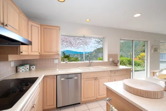 5436 Westhaven Place, West Vancouver For Sale - image 10