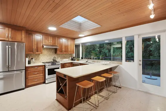 6240 Summit Avenue, West Vancouver For Sale - image 12