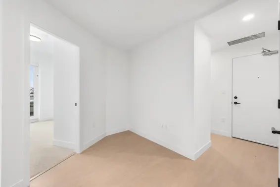 361 422 East 3rd Street, North Vancouver For Sale - image 2