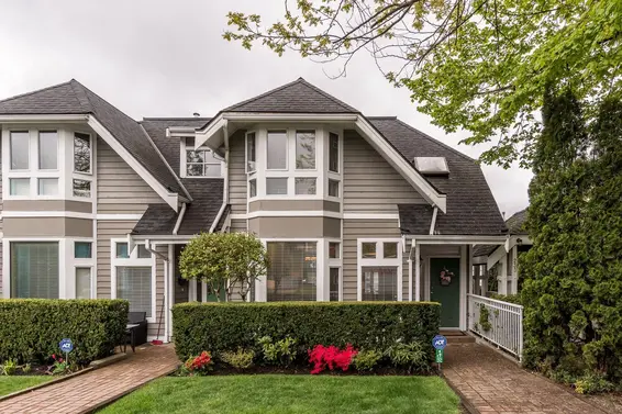 4 233 East 6th Street, North Vancouver