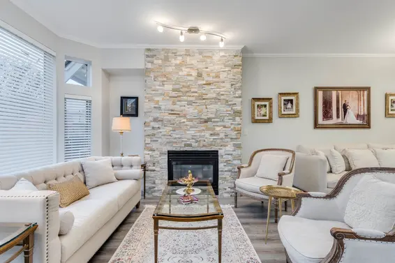 4 233 East 6th Street, North Vancouver For Sale - image 5