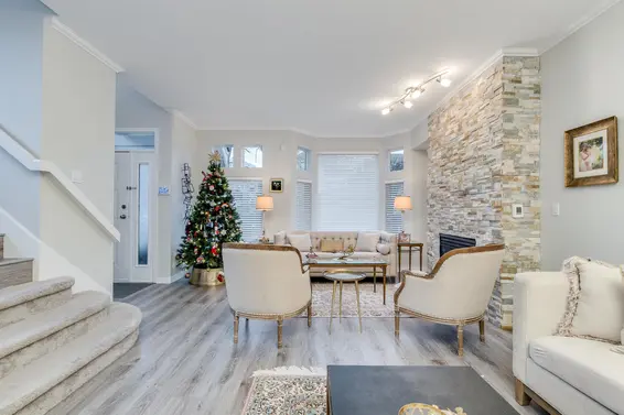 4 233 East 6th Street, North Vancouver For Sale - image 9