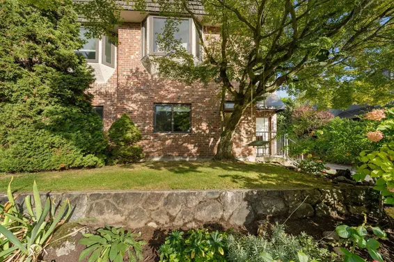 1952 Chesterfield Avenue, North Vancouver For Sale - image 37