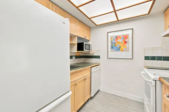 104 2181 Panorama Drive, North Vancouver For Sale - image 8