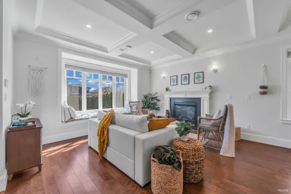 338 West 17th Street, North Vancouver For Sale - image 2