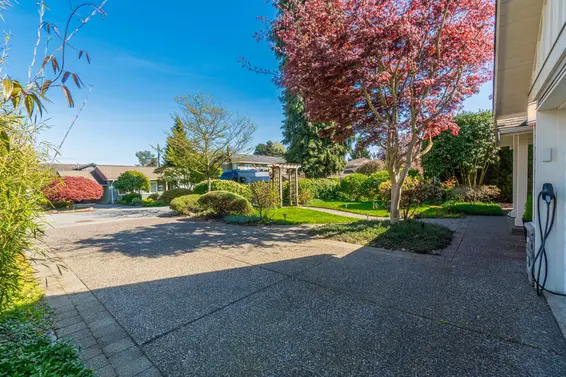 1325 Fernwood Crescent, North Vancouver For Sale - image 5