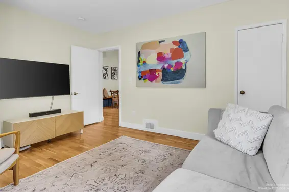 2433 Philip Avenue, North Vancouver For Sale - image 18
