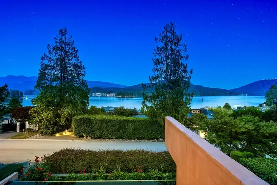 687 Beachview Drive, North Vancouver For Sale - image 2