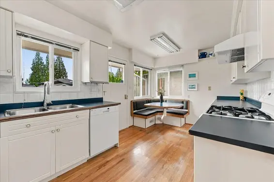 4295 Nottingham Road, North Vancouver For Sale - image 9