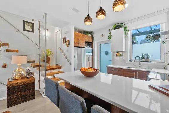 34 720 East 3Rd Street, North Vancouver