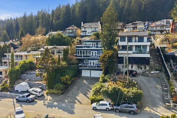 2341 Caledonia Avenue, North Vancouver For Sale - image 2