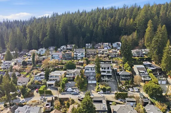 2341 Caledonia Avenue, North Vancouver For Sale - image 3