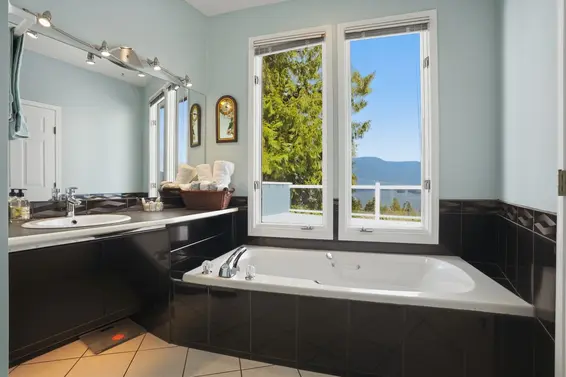 2341 Caledonia Avenue, North Vancouver For Sale - image 33