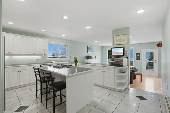 2341 Caledonia Avenue, North Vancouver For Sale - image 8