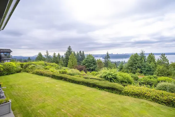 49 2202 Folkestone Way, West Vancouver
