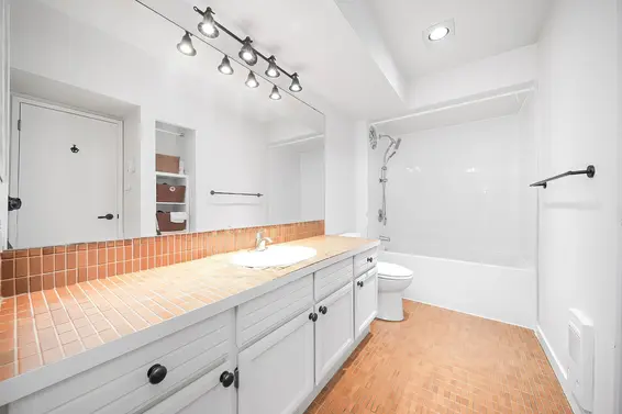 49 2202 Folkestone Way, West Vancouver For Sale - image 5