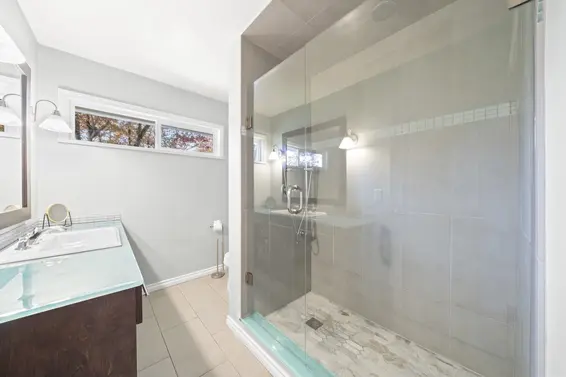4792 Cedarcrest Avenue, North Vancouver For Sale - image 12