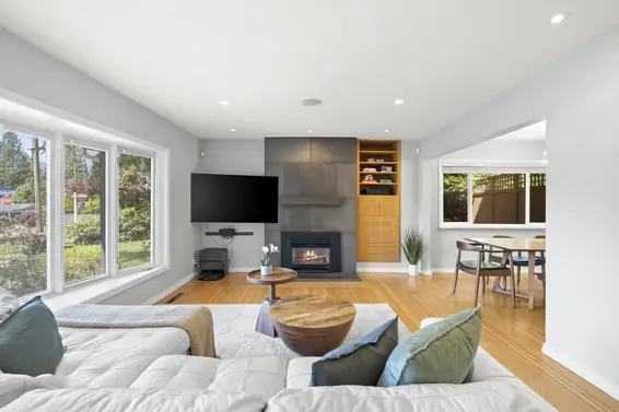 4792 Cedarcrest Avenue, North Vancouver For Sale - image 2
