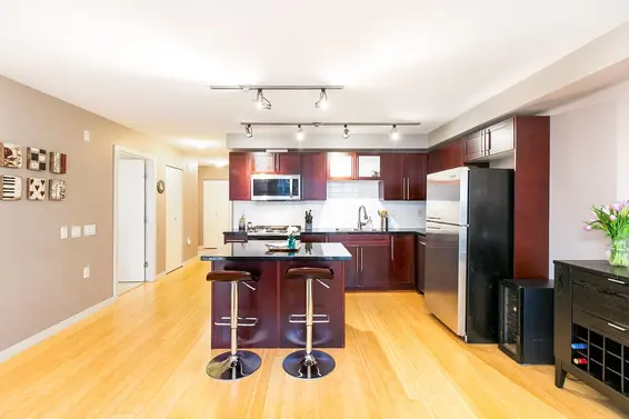 306 122 East 3rd Street, North Vancouver For Sale - image 2
