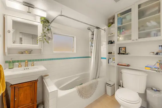 612 East 4th Street, North Vancouver For Sale - image 11