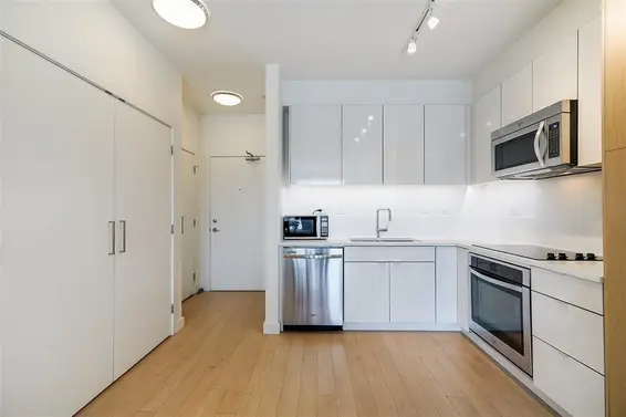 211 1621 Hamilton Avenue, North Vancouver For Sale - image 3