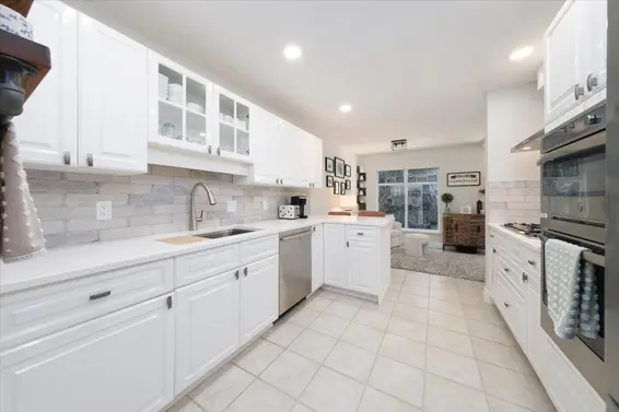 1158 Strathaven Drive, North Vancouver For Sale - image 8