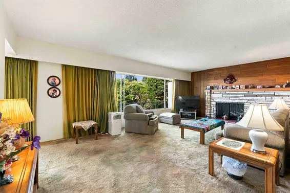 4243 Delbrook Avenue, North Vancouver For Sale - image 12