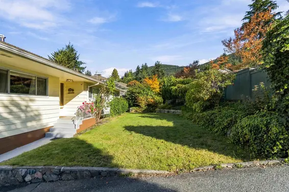 4243 Delbrook Avenue, North Vancouver For Sale - image 4