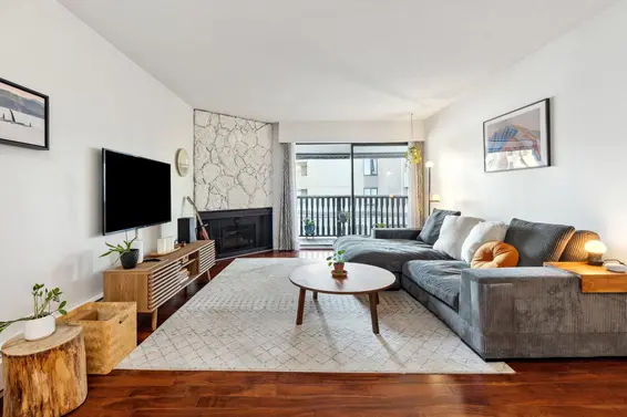 301 1610 Chesterfield Avenue, North Vancouver