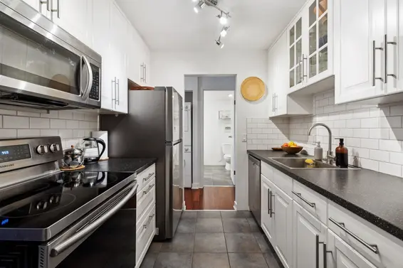 301 1610 Chesterfield Avenue, North Vancouver For Sale - image 11