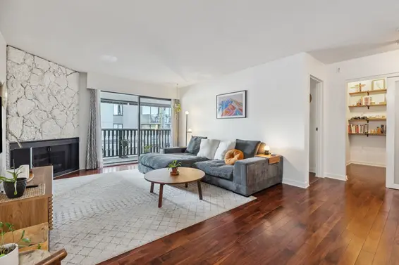 301 1610 Chesterfield Avenue, North Vancouver For Sale - image 2