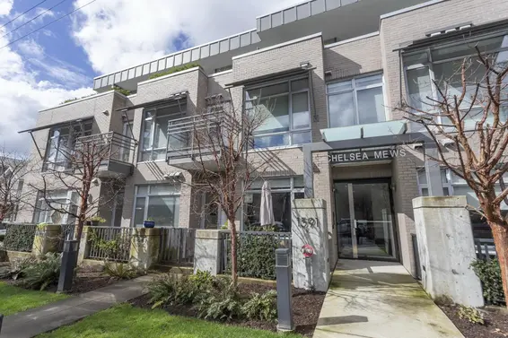 104 1591 Bowser Street, North Vancouver