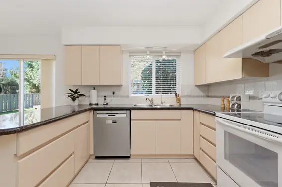 2716 Byron Road, North Vancouver For Sale - image 11