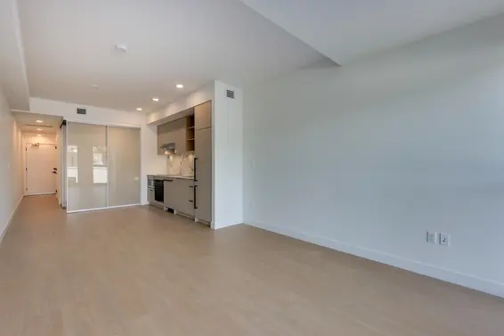 564 422 East 3rd Street, North Vancouver For Sale - image 10