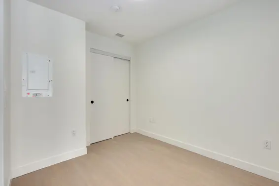 564 422 East 3rd Street, North Vancouver For Sale - image 12